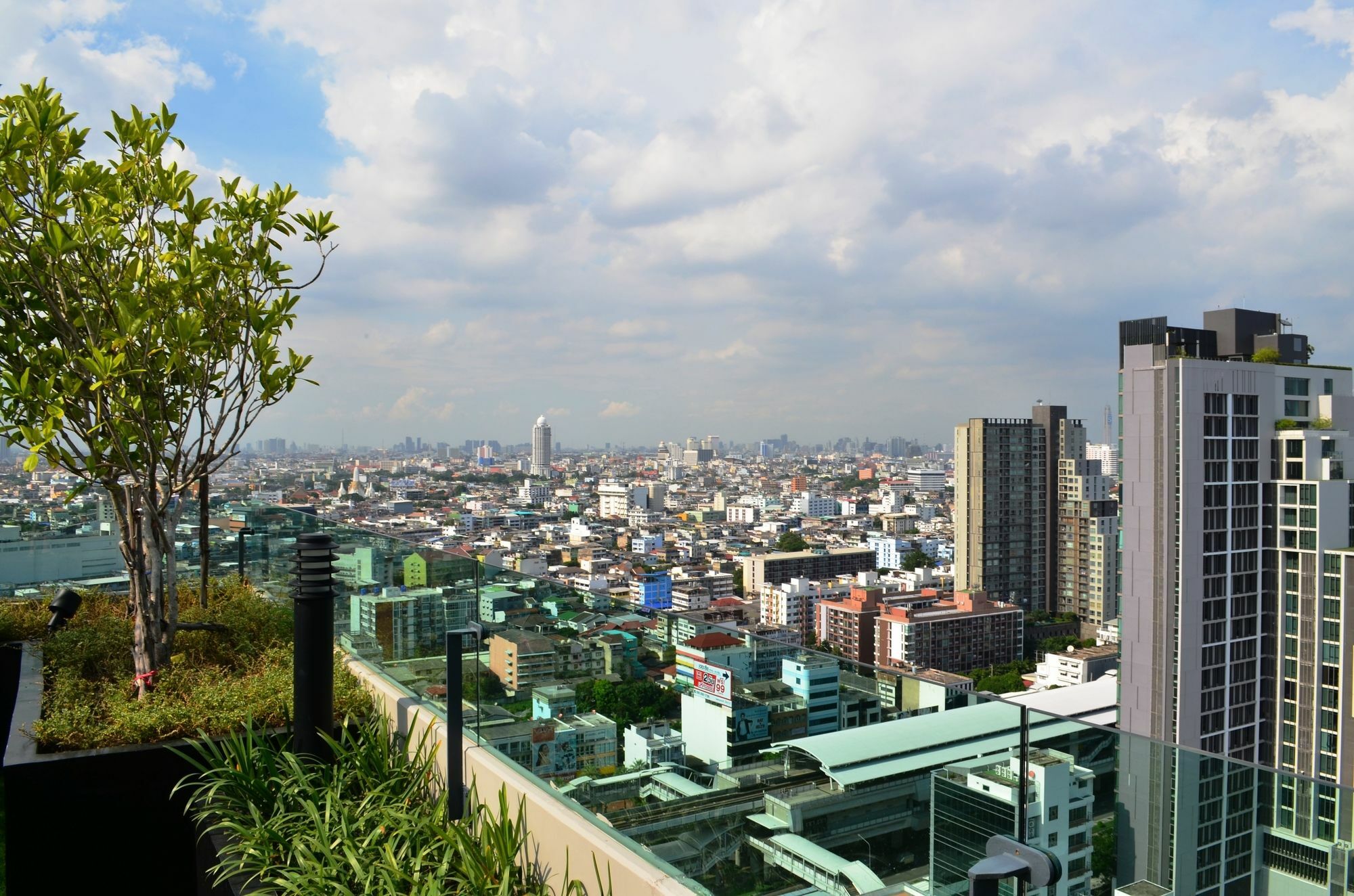 Wooden Suites Bangkok Exterior photo